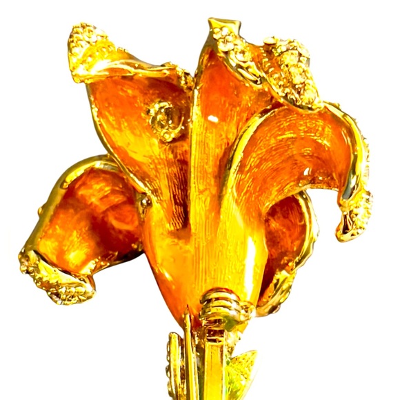 St. John Stemmed Flower Lily Brooch with Enamel and Austrian Crystals Signed - Picture 3 of 6